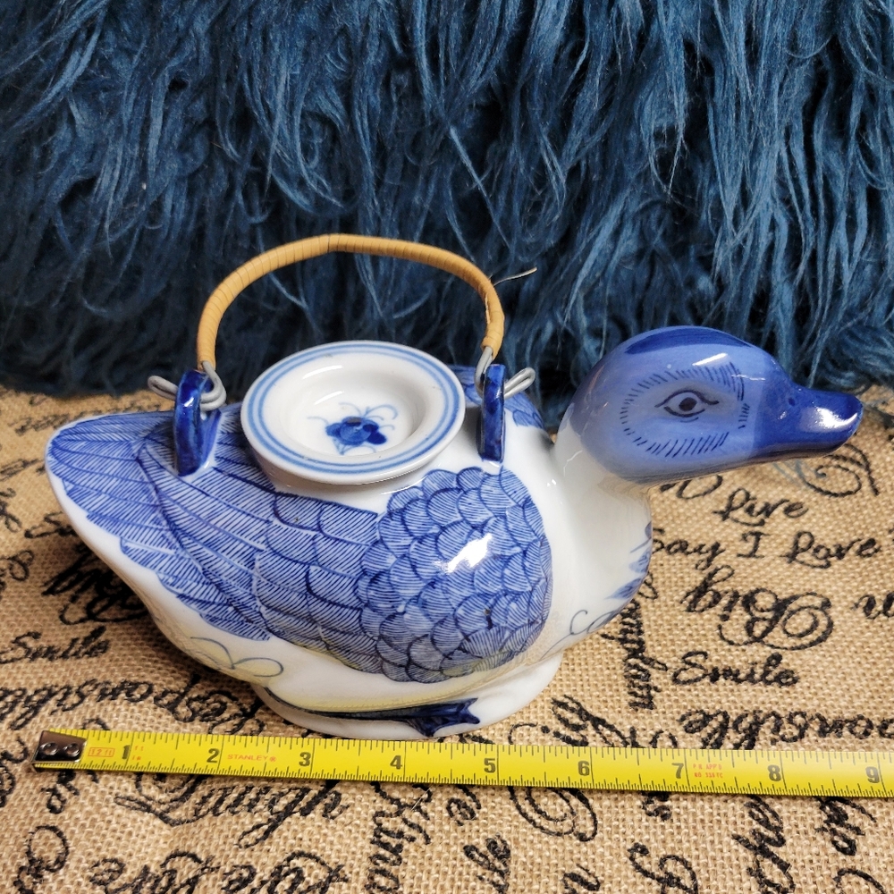 Rare find Vintage ceramic hand painted duck teapot and lid 9 in lo